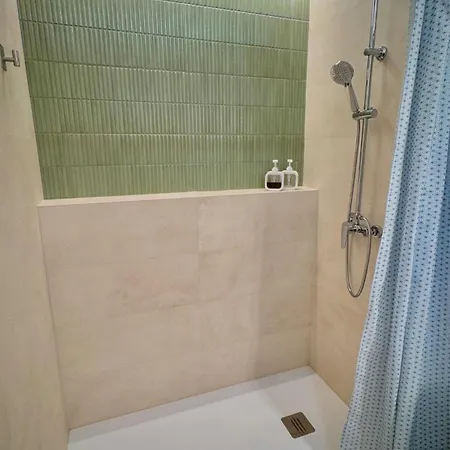 Stunning Home, Wifi, 5min, 4br Casa vacanze *